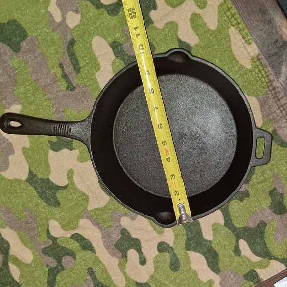 Cast Iron Skillet - Old Mountain Cast Iron Skillet - Picture 3 of 3